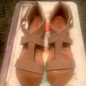 NWOt Adrienne Vittadini Sandals
